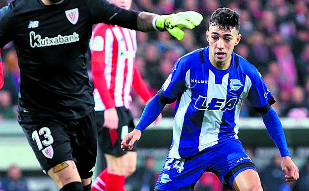 Munir presiona a Herrerín en el último derbi ante el Athletic.