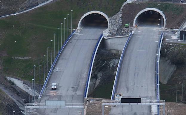 Vista de las obras de la Supersur, desde el Pagasarri. La imagen fue tomada en 2010.