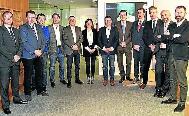 Los organizadores, patrocinadores y colaboradores del evento, ayer, minutos antes de la presentación de la 'party' jarrera.