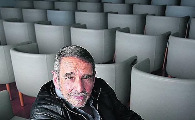 John Harris, en una de las salas de conferencias del Bizkaia Aretoa.