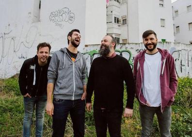 Imagen secundaria 1 - Tres de los grupos presentes: Berri Txarrak, Toundra y Vulk.