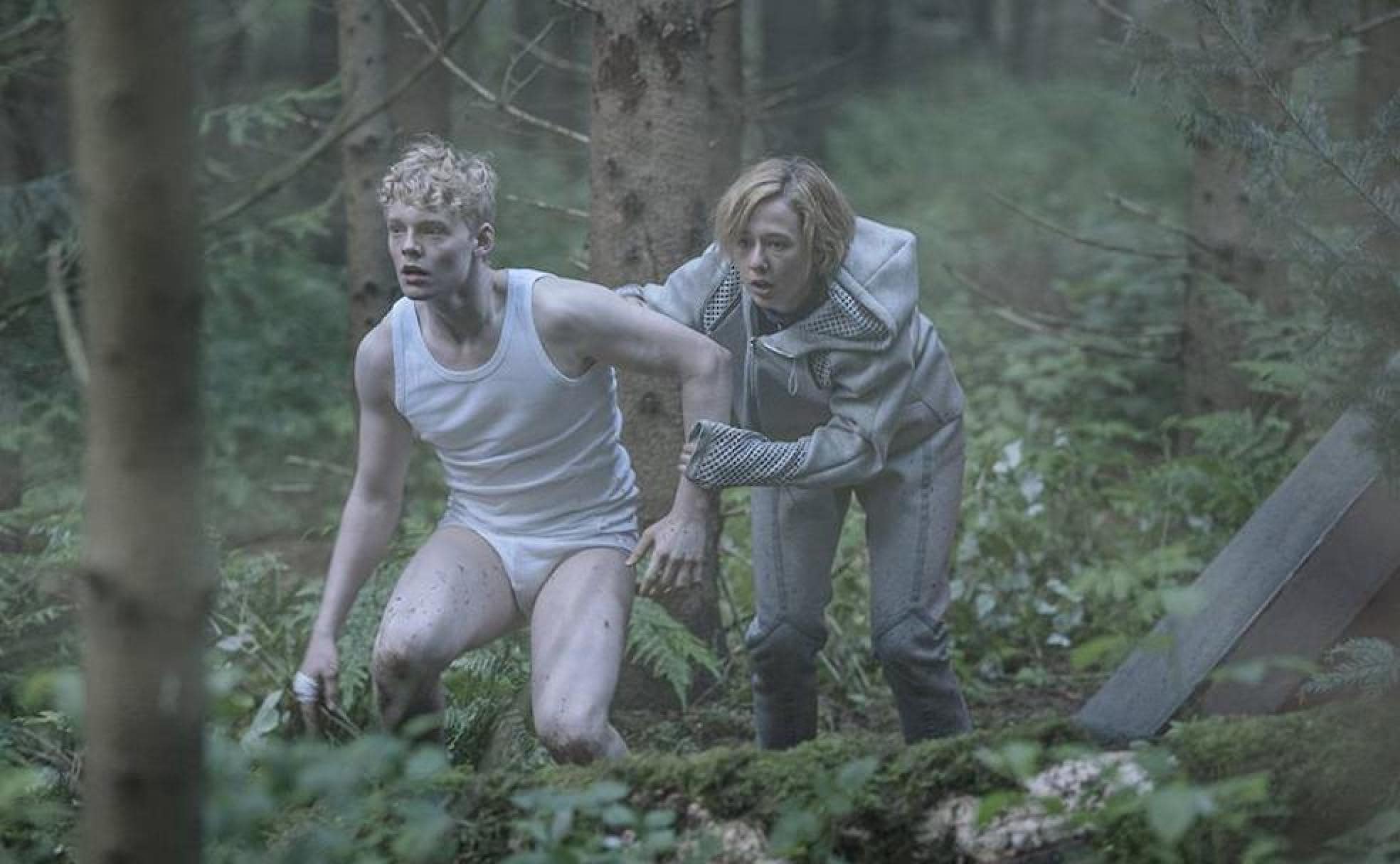 Alba August y Lucas Lynggaard Tønnesen en 'The Rain' (2018).