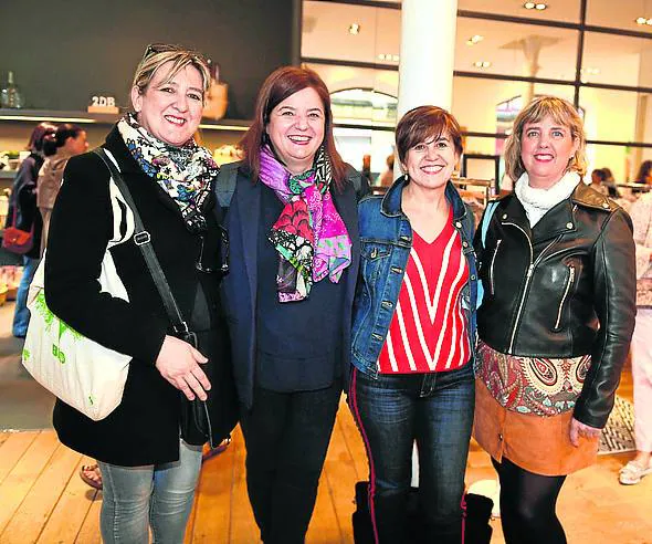 Arantza Chirapozu, Maite Ibáñez, Begoña Atín y Olga Bilbao. 