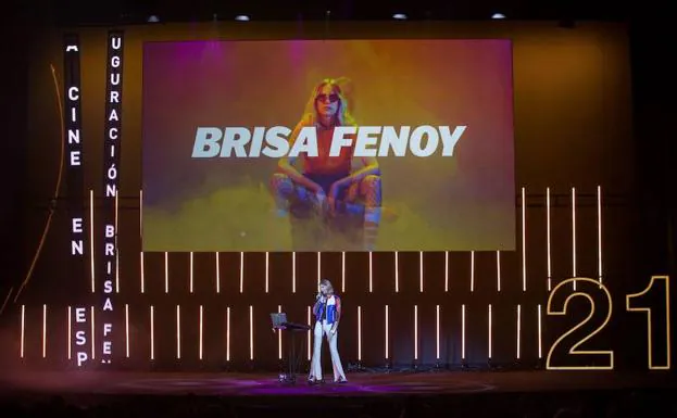 Brisa Fenoy, abesten.