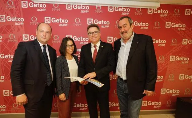 Inaxio Uriarte, Amaia Agirre, Imanol Landa y Txefo Landa presentaron ayer los presupuestos. 