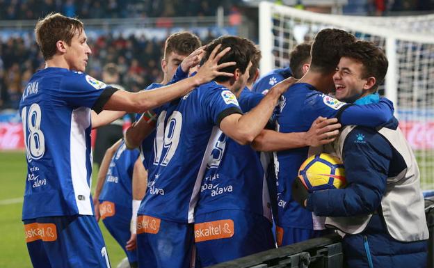 El Alavés celebra uno de los goles de la 