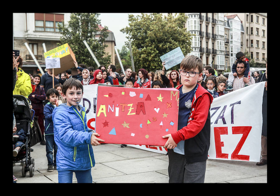 Fotos: La escuela pública clama contra la segregación en las aulas de Vitoria