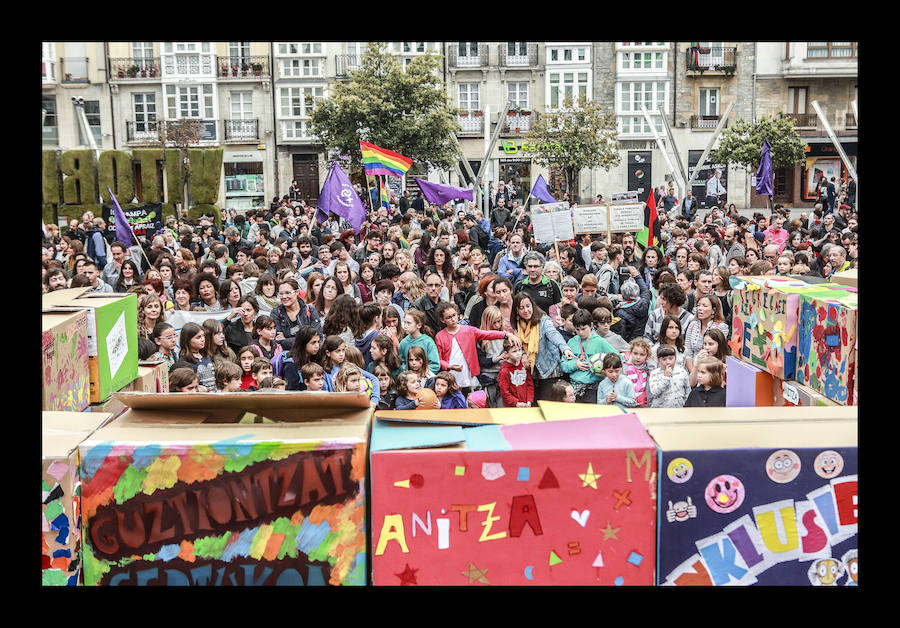 Fotos: La escuela pública clama contra la segregación en las aulas de Vitoria