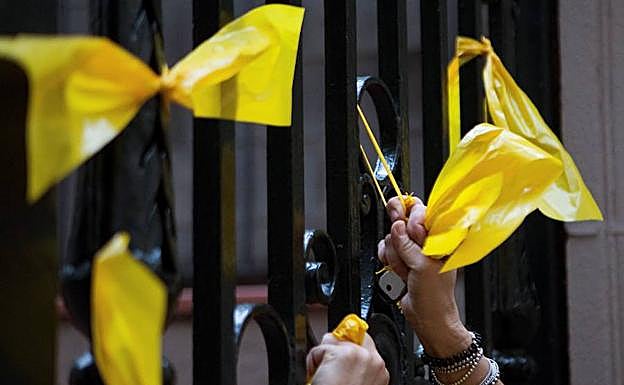 Lazos amarillos en Barcelona.