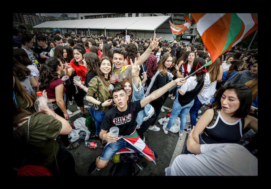 Más de 100.000 personas disfrutan del Ibilaldia, una jornada para sacar a las calles una lengua vasca que las instituciones se comprometen a difundir con la mejora del sistema de enseñanza