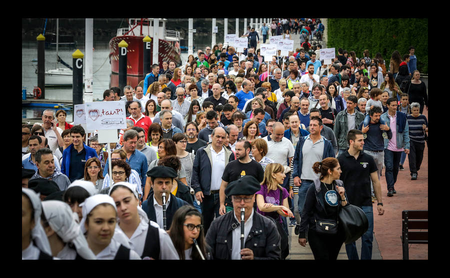 Más de 100.000 personas disfrutan del Ibilaldia, una jornada para sacar a las calles una lengua vasca que las instituciones se comprometen a difundir con la mejora del sistema de enseñanza