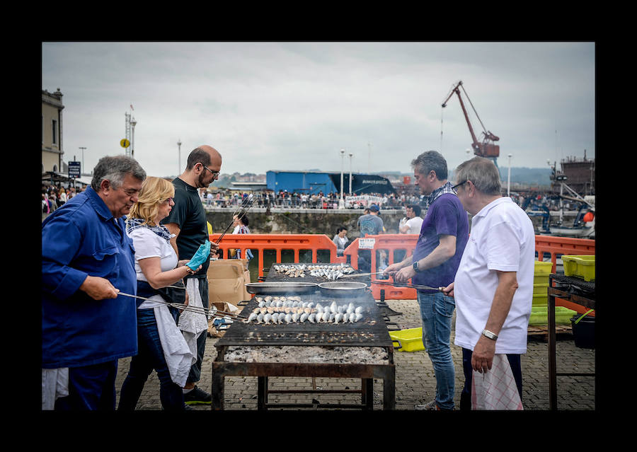 Más de 100.000 personas disfrutan del Ibilaldia, una jornada para sacar a las calles una lengua vasca que las instituciones se comprometen a difundir con la mejora del sistema de enseñanza