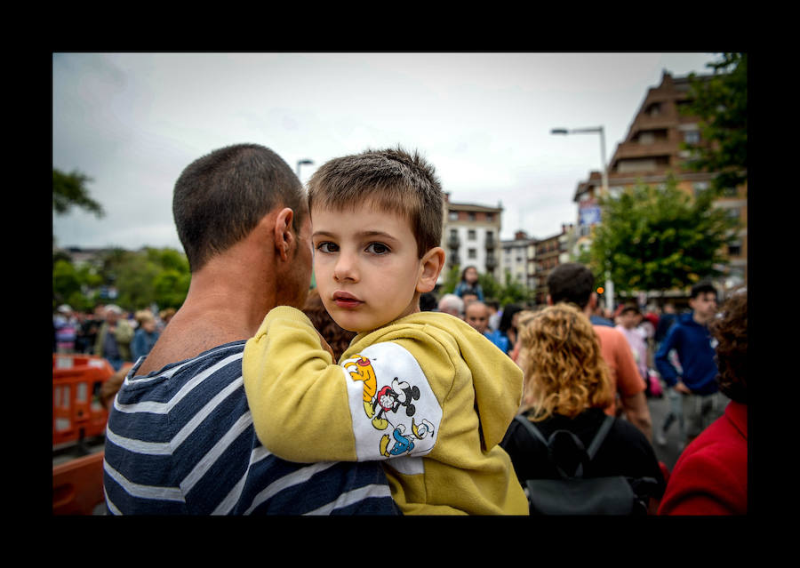 Más de 100.000 personas disfrutan del Ibilaldia, una jornada para sacar a las calles una lengua vasca que las instituciones se comprometen a difundir con la mejora del sistema de enseñanza