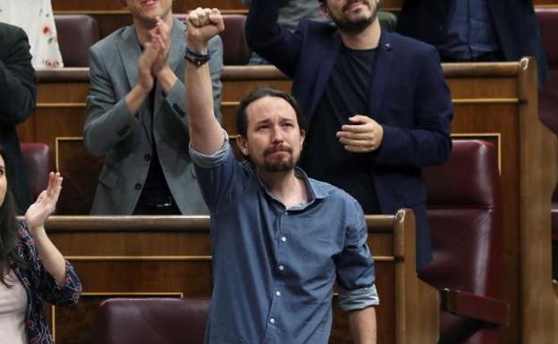 Iglesias, emocionado en su escaño.