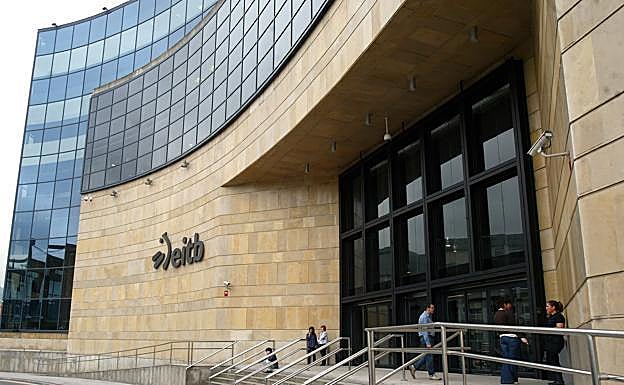 Bildu, Podemos y PP cargan contra el PNV por «promocionar a dedo» los cargos de EITB