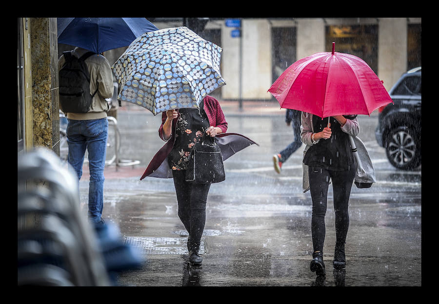 Fotos: Las tormentas anegan las calles de Vitoria