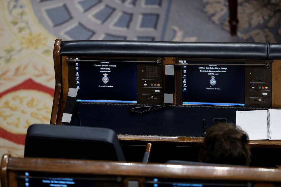 El escaño de Mariano Rajoy vacío durante el debate de la moción de censura.