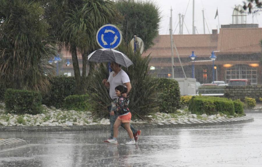 Fotos: Así ha sido la tromba de agua que ha caído en Bizkaia