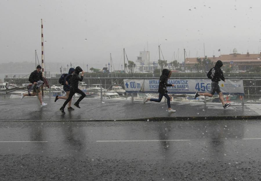 Fotos: Así ha sido la tromba de agua que ha caído en Bizkaia