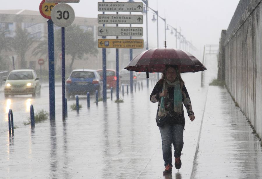 Fotos: Así ha sido la tromba de agua que ha caído en Bizkaia
