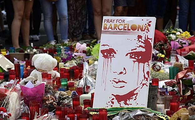 Un homenaje ciudadano a las víctimas del atentado de Las Ramblas del año pasado.