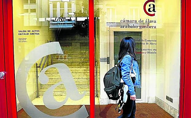 Las elecciones a la Cámara se celebran mañana en su sede de la calle Dato. 