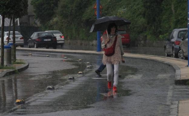 El paraguas fue mprescindible durante todo el dia de ayer.