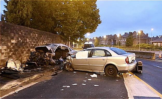 Estado en el que quedó el coche que arrolló al ertzaina. 