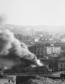 Imagen secundaria 2 - Planta industrial en Barakaldo. A continuación, viviendas en Sestao. Finalmente, incendio en una casa de Olabeaga.