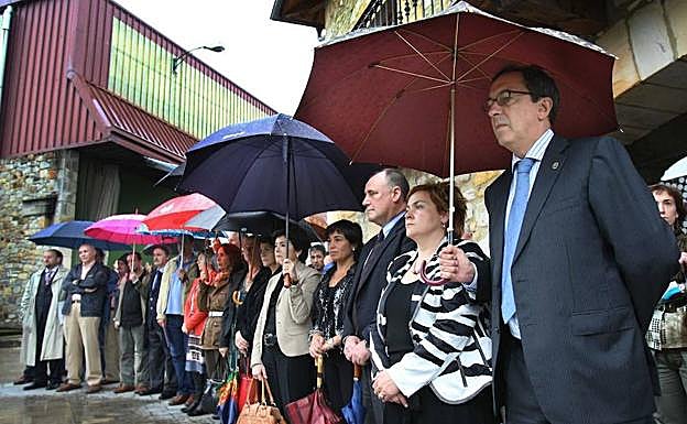 Concentración en Zamudio en repulsa del atentado.