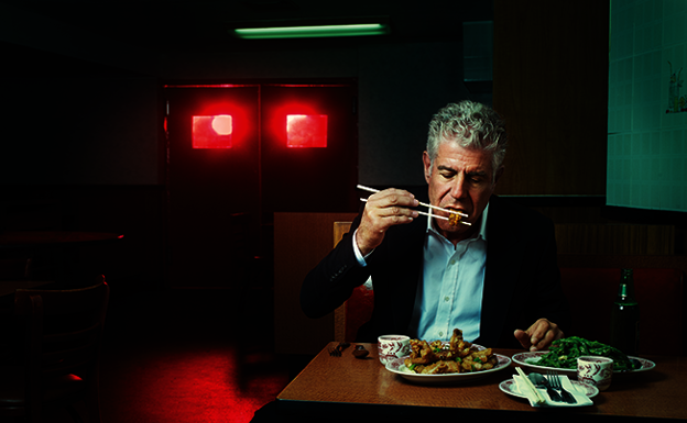 Anthony Bourdain, en un restaurante oriental.