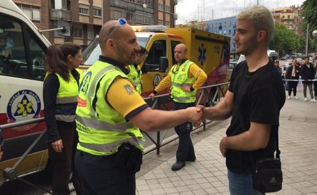 Manu, el joven que salvó la vida a un conductor que había sufrido un infarto al volante en Madrid.