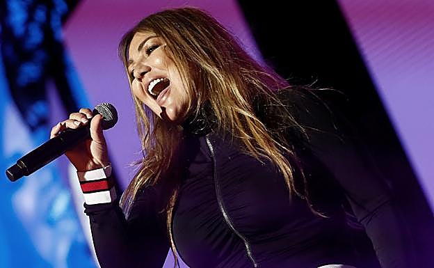 Amaia Montero durante el concierto de 'La noche de Cadena 100' en Madrid.