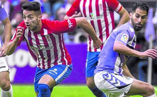 Jony conduce la pelota durante el choque de ida del 'play off' de ascenso ante el Valladolid. 