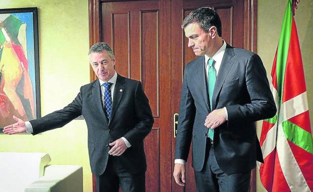 Iñigo Urkullu recibió al actual presidente del Gobierno, Pedro Sánchez, en Lehendakaritza en julio de 2015.