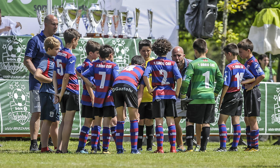 Los mejores conjuntos vizcaínos dieron una lección de deportividad, en una jornada que consagró la primera edición del torneo BBK Cup