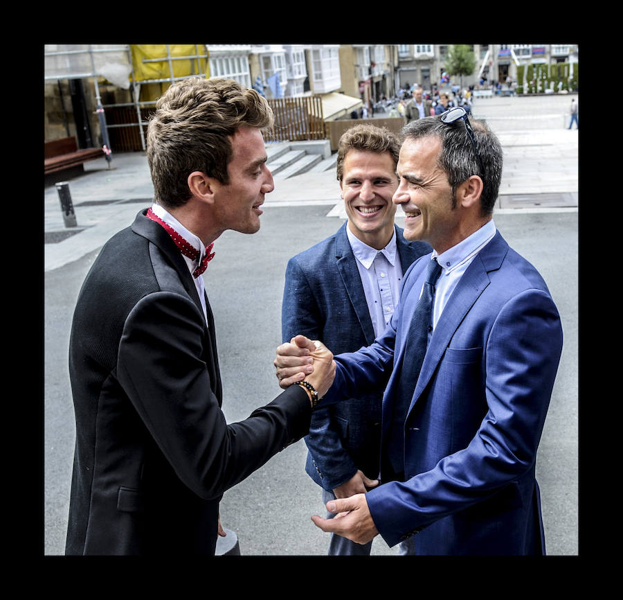 El capitán del Deportivo Alavés ha contraído matrimonio con su novia este sábado en una ceremonia que se ha celebrado en la iglesia de San Miguel, en Vitoria