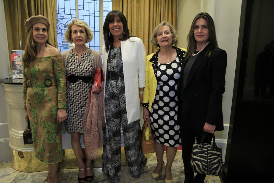 Mercedes de Miguel, Esther Ceballos, Lora Goirixelaia, Emilia Coca y Ana Zorrilla. 