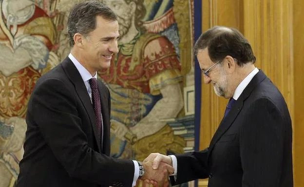 2-2-2016. El Rey recibe a Rajoy en una de las rondas de consultas tras las elecciones.