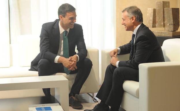 Sánchez y Urkullu en una reunión en 2015 en Euskadi.
