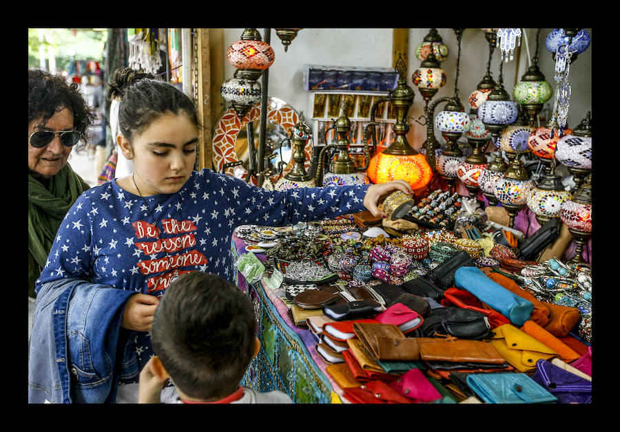 Agarramos el pasaporte y nos embarcamos en una vuelta al mundo que tiene su primera parada en los puestos gastronómicos del certamen ubicado en el barrio de El Pilar