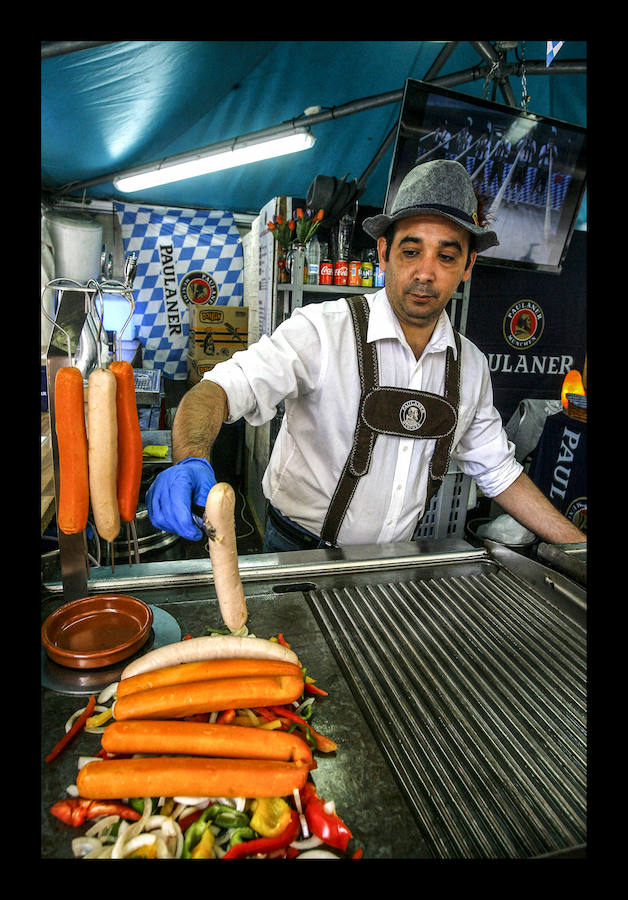 Agarramos el pasaporte y nos embarcamos en una vuelta al mundo que tiene su primera parada en los puestos gastronómicos del certamen ubicado en el barrio de El Pilar