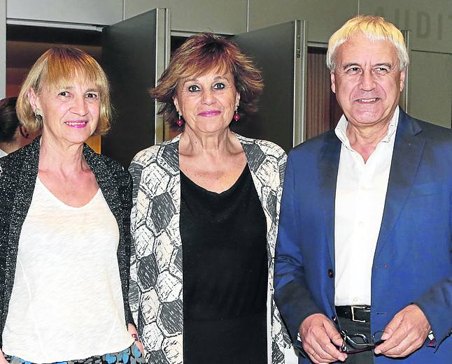 Maite Lozano, Josune Ariztondo y Vicente Reyes. 