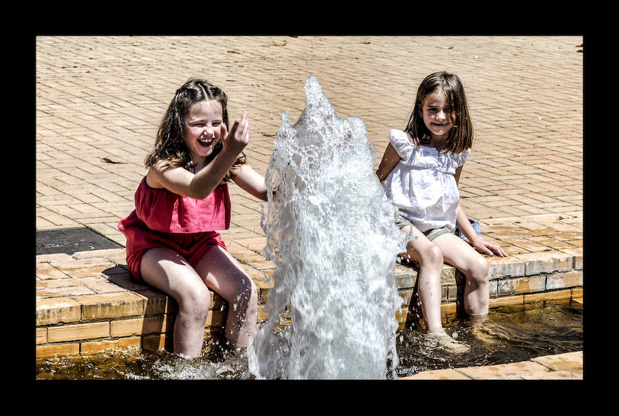 Fotos: Vitoria disfruta de un día de piscina como aperitivo a la llegada del verano