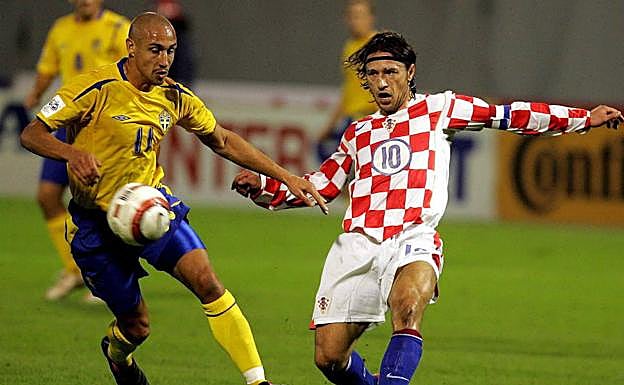 Henrik Larsson, en un partido ante Croacia correspondiente al Mundial de 2006. 