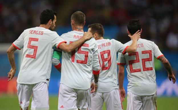 España celebra el gol ante Irán.
