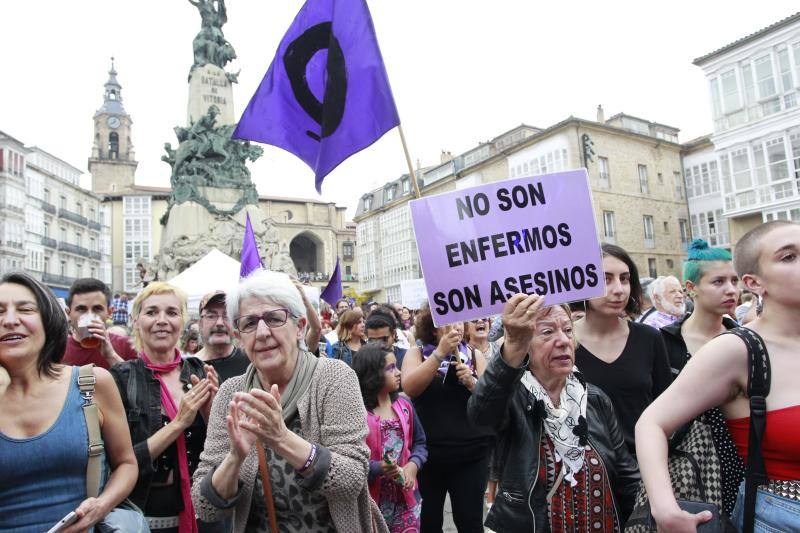 Bilbao y Vitoria han acogido dos protestas multitudinarias en la Plaza Unamuno y en la Virgen Blanca