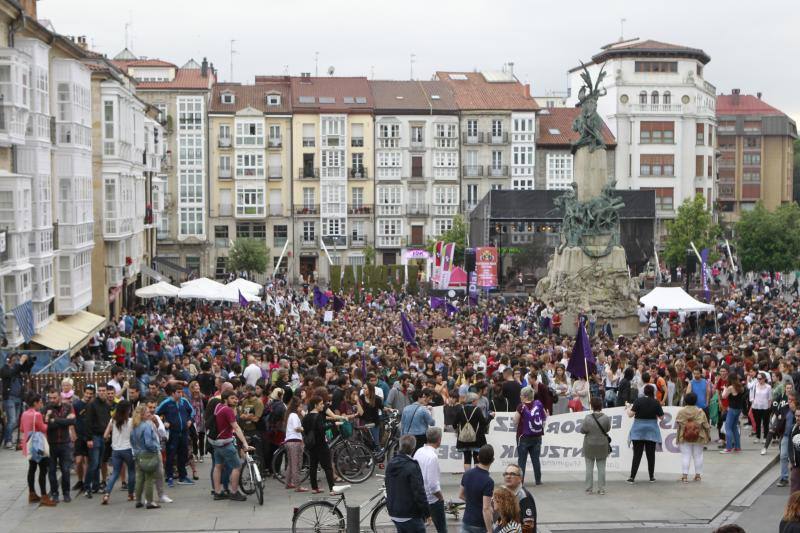 Bilbao y Vitoria han acogido dos protestas multitudinarias en la Plaza Unamuno y en la Virgen Blanca