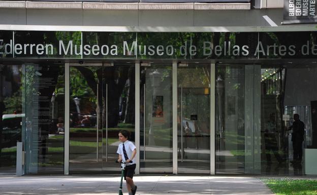 Entrada al Museo Bellas Artes.