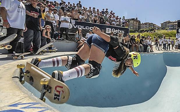 Vídeo. http://www.brightcove.com/?source=brightcove&medio=elcorreo&id=5801088353001&referenceId=&channel=&image=https%3A%2F%2Fcomeresaprensa-a.akamaihd.net%2Fpmd%2F85688292001%2F201806%2F85688292001_5801091961001_5801088353001-vs.jpg%3FpubId%3D85688292001%26videoId%3D5801088353001&name=%20Los%20mejores%20skaters%20del%20mundo%20vuelven%20a%20Getxo&description=Los%20mejores%20riders%20del%20mundo%20se%20citan%20en%20la%20%27La%20Kantera%20Invitational%27%2C%20una%20competici%C3%B3n%20profesional%20dotada%20con%2045.000%20euros%0A&live=false&linkURL=&duration=96900